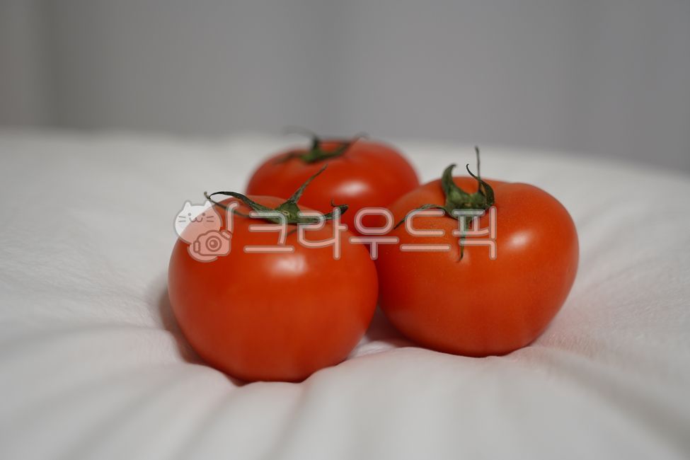 Tomatoes,cherry tomatoes,ripe tomatoes,tomatoes,fruit,tomato bunches,red food