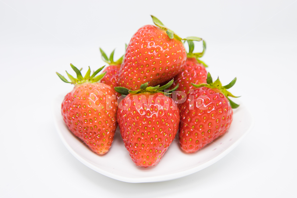 딸기,과일,쌍떡잎식물,빨간색,붉은색,제철과일,딸기요리,딸기케이크,딸기쨈,strawberry,딸기철,딸기효능,딸기뷔페,아이간식,음식,식재료,요리,food,cook,meal,dishes,food reserves,과일,열매,fruit,누끼,remove background