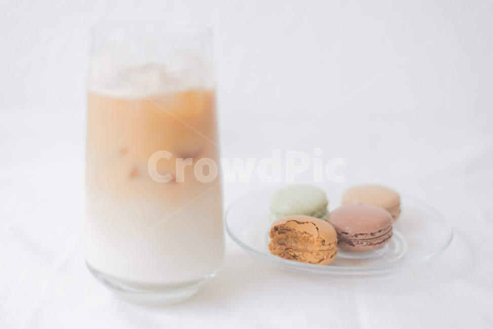 마카롱,홈카페,바닐라라떼,여름음료,디저트,색감,홈커피,아이스음료,아이스바닐라라떼,음식,식재료,요리,food,cook,meal,dishes,food reserves,디저트,간식,후식,dessert,snack,커피,카페,coffee,cafe