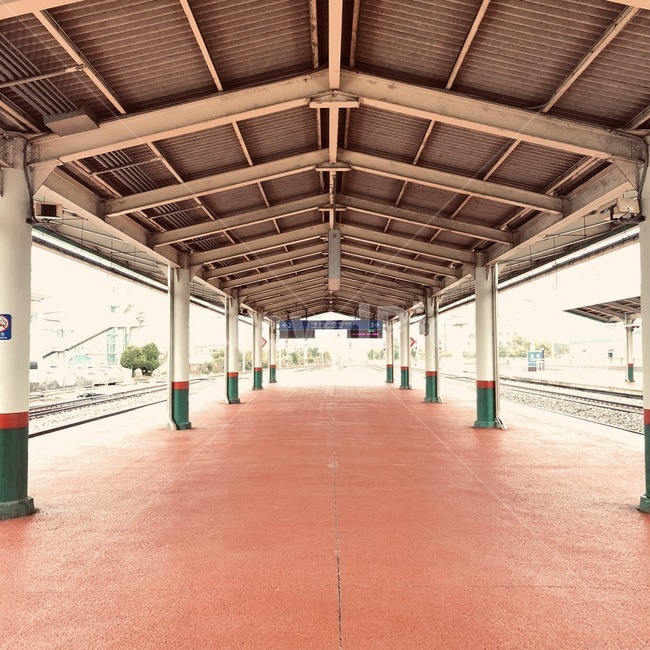 flooring,floor,바닥,기차,교통,화면,전주역,교통,교통수단,traffic,transportation