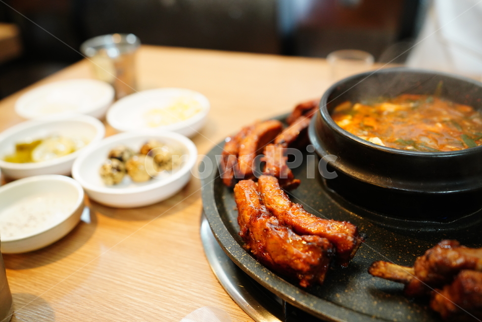 등갈비,육식,육류,안주,먹거리,음식,푸드,식사,찌개,food,요리,meal,음식,식재료,요리,food,cook,meal,dishes,food reserves,육류,고기,meat