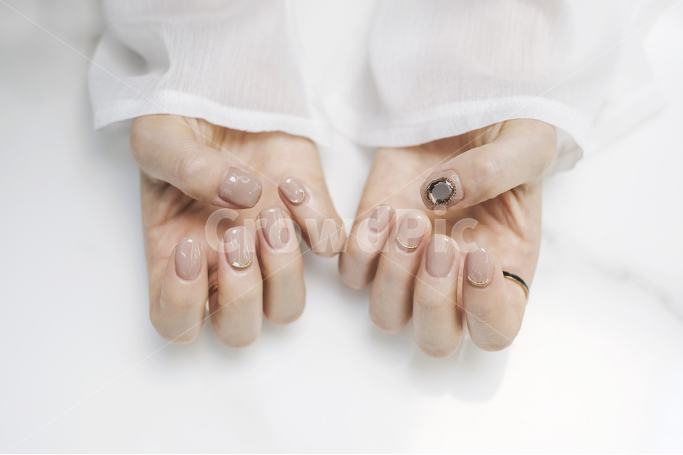 네일아트,네일,손,여자손,손톱,손톱관리,사람,인물,인간,human,person,신체일부,몸,body,여성,여자,woman,female,lady,뷰티,미용,beauty treatment