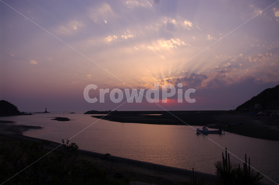 하늘,석양,노을,구름,빛,풍경,바다,sunset,안면도,꽃지해변,자연,풍경,nature,landscape,outdoors,옥외,일몰,red sky,붉은 하늘,sky,dusk,황혼,dawn,새벽,boat,보트,transportation,교통,vehicle,차량