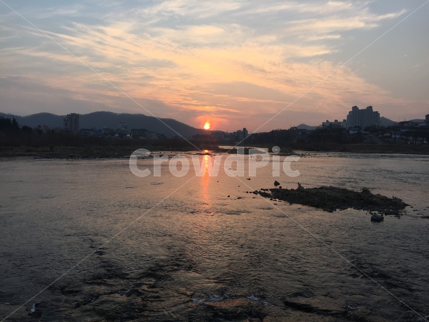일몰,해질녘,붉은하늘,redsky,하늘,자연,풍경,nature,landscape,outdoors,옥외,dawn,새벽,red sky,붉은 하늘,sunset,sky,dusk,황혼,sunlight,햇빛