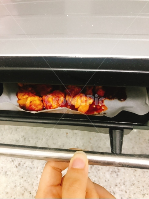 치킨,오븐,chicken,oven,food,아침,점심,저녁,직접만든요리,음식,직접만든음식,friedchicken,hot,hotchicken,human,인간,person,사람,여가,취미,여가활동,요리