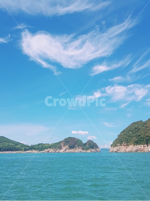 바다,하늘,구름,산,물결,나무,물,자연,풍경,nature,landscape,land,땅,outdoors,옥외,ocean,대양,sea,water,shoreline,해안선,coast,연안