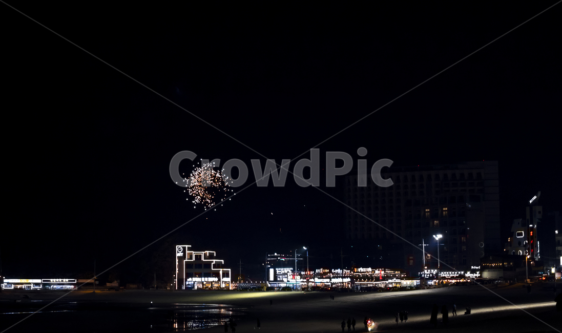 옥외,outdoors,모래,바다,갯뻘,폭죽,폭죽놀이,야경,밤,풍경,nightscape,night,landscape