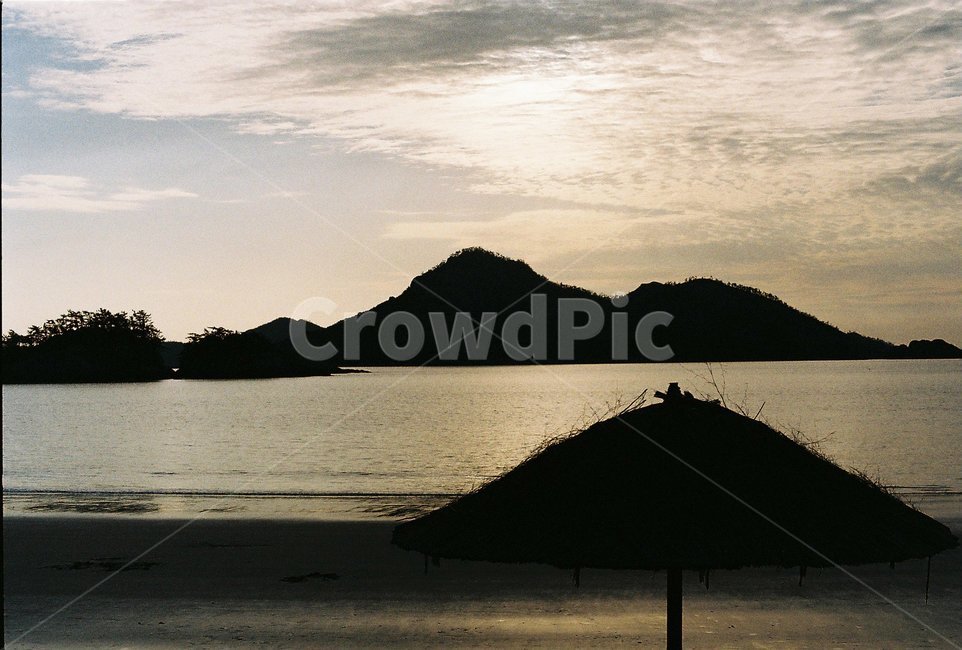 오두막,파라솔,선유도,군산바다,노을,석양,sunset,자연,풍경,nature,landscape,해변,바다,beach,sea,실루엣,그림자,silhouette,shadow,land,땅,outdoors,옥외,shoreline,해안선,water,물,ocean,대양,coast,연안