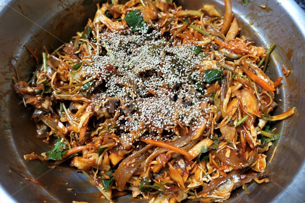 멸치,멸치회,무침,초무침,야채,고추장,초고추장,깨소금,음식,반찬,음식,식재료,요리,food,cook,meal,dishes,food reserves,한식,한국음식,한국요리,korean food,korean dishes,korean meal,korean cook
