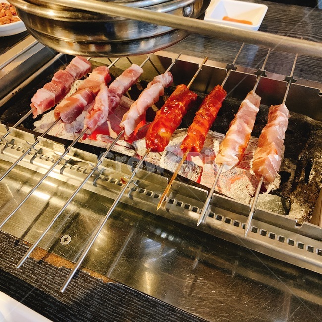 양꼬치,양념양꼬치,숯불구이,양고기집,불판,생고기,양꼬지,양념양꼬지,음식,식재료,요리,food,cook,meal,dishes,food reserves
