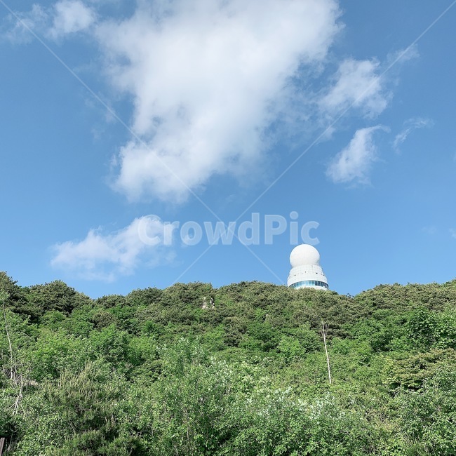 산,mountain,산정상,나무,하늘,구름,꼭대기