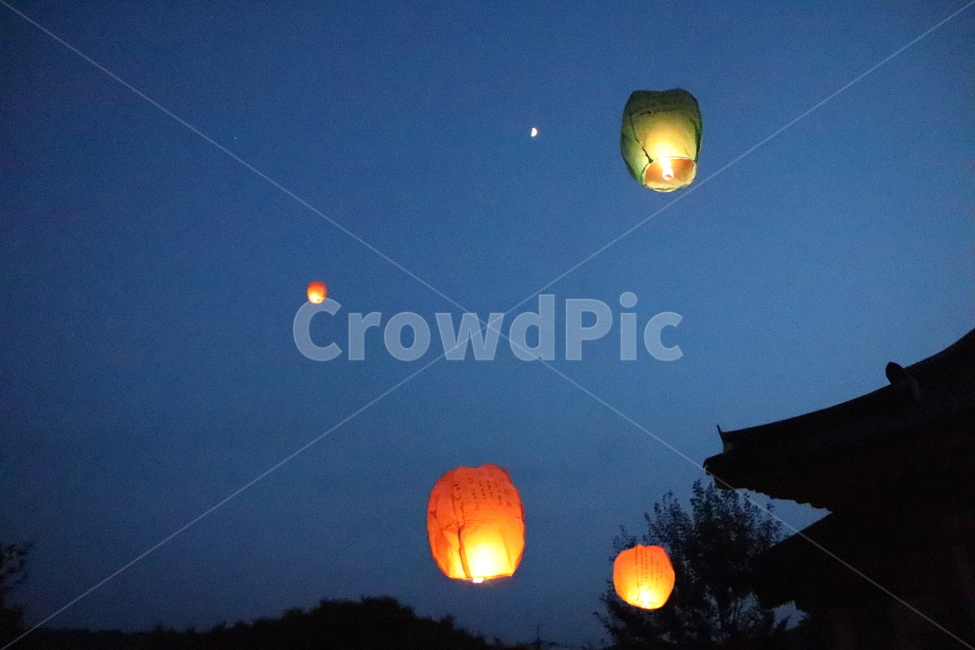 풍등,밤,기와,달,하늘,야경,밤,풍경,nightscape,night,landscape,축제,행사,festival,carnival,event
