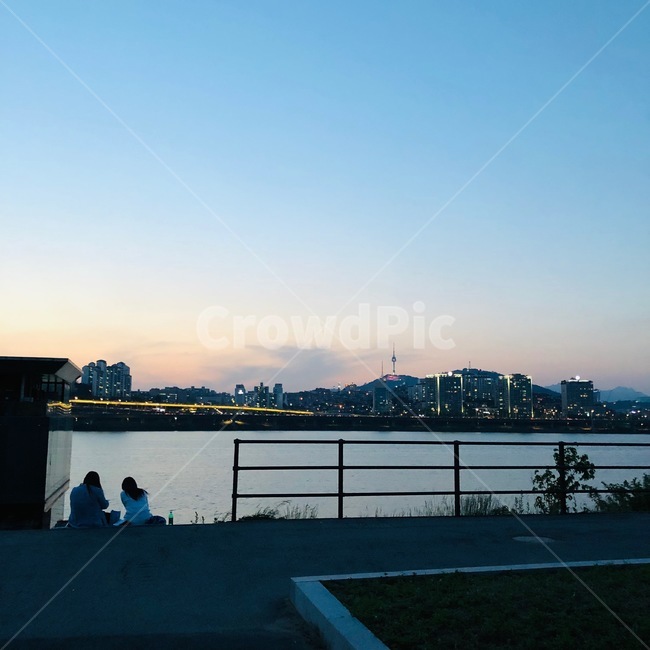 한강,반포지구,야경,노을,친구,휴식,산책로,다리,불빛