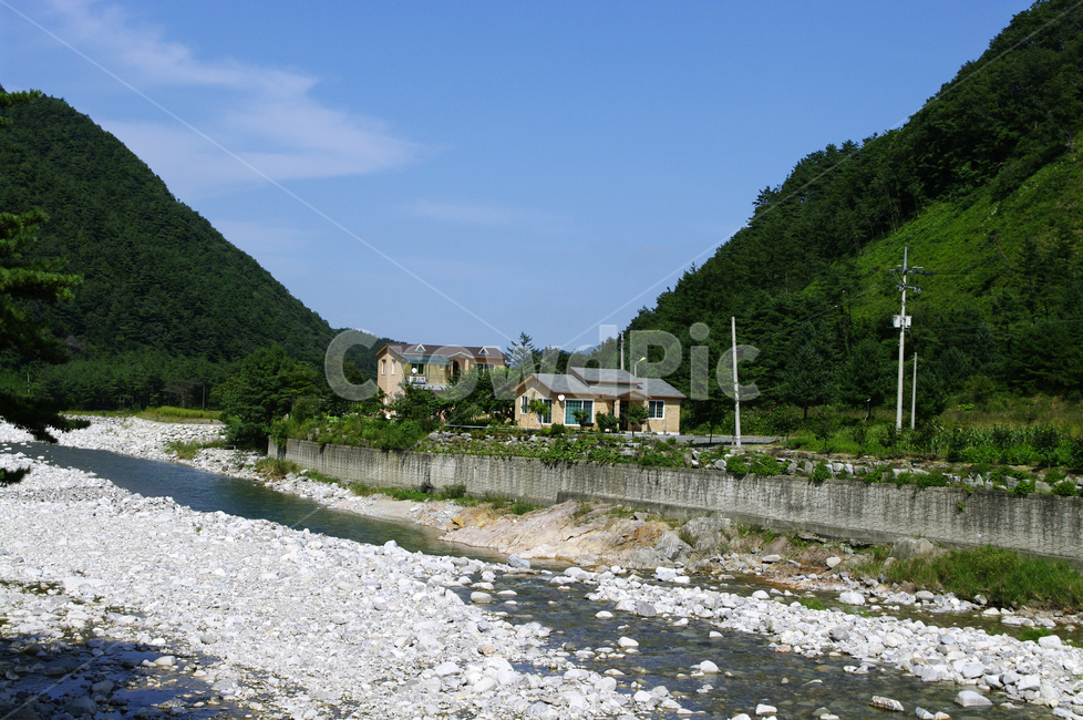 산,강,하늘,풍경,집,자연,풍경,nature,landscape,outdoors,옥외,gravel,자갈,road,도로,dirt road,흙길