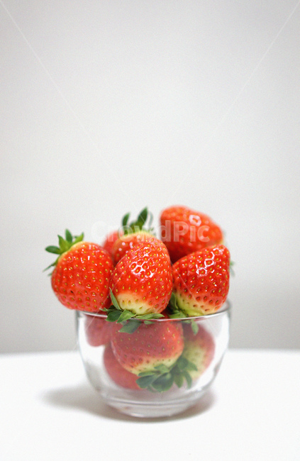 딸기,strawberry,과일,음식,겨울철과일,빨강,레드,red,베리,음식,식재료,요리,food,cook,meal,dishes,food reserves,과일,열매,fruit