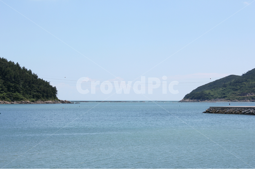 구름,맑은,파란색,오션,바닷물,둑,선착장,콘크리트바닥,길,도로,blue,cement,cloud,coastline,concrete,island,mountain,nature,ocean,sea,sky,water,wave,하늘,낮,낮하늘,파란하늘,파랑,블루,자연,풍경,산,먼산,섬,바다,낮바다,푸른바다,해안가,바닷가,콘크리트,땅바닥,바닥,땅,시멘트바닥,시멘트,물,물결