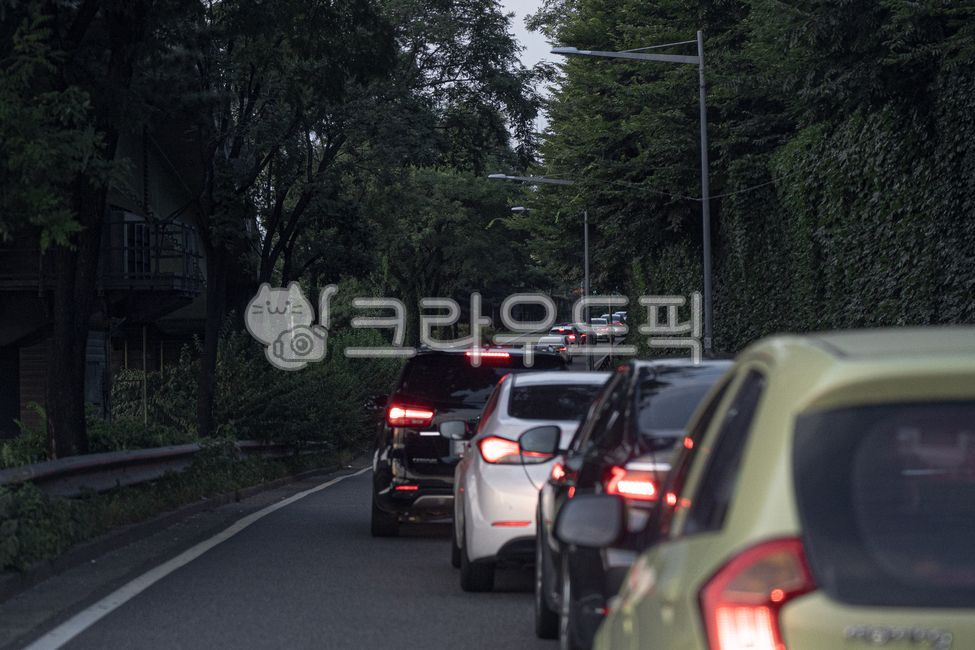 on the way home from work,transportation,vehicle,automobile,road,car,traffic congestion,onelane road,congestion,road congestion,traffic