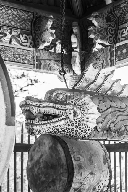 신륵사,종각,목어,법고,문양,무늬,한국전통,한국문화,korean traditional,korean culture,조각상,동상,석상,조형물,statue,bronze statue,stone statue,종교,신앙,religion,belief,faith,흑백,모노톤,monochrome,black and white