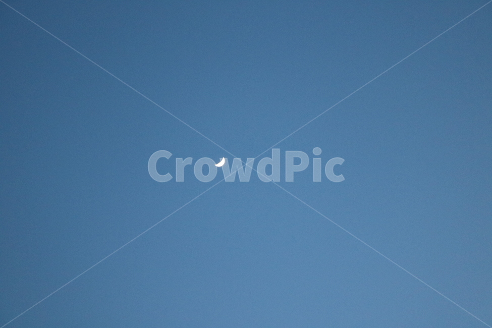 하늘,moon,달,초승달,blue,sky,자연,파란색