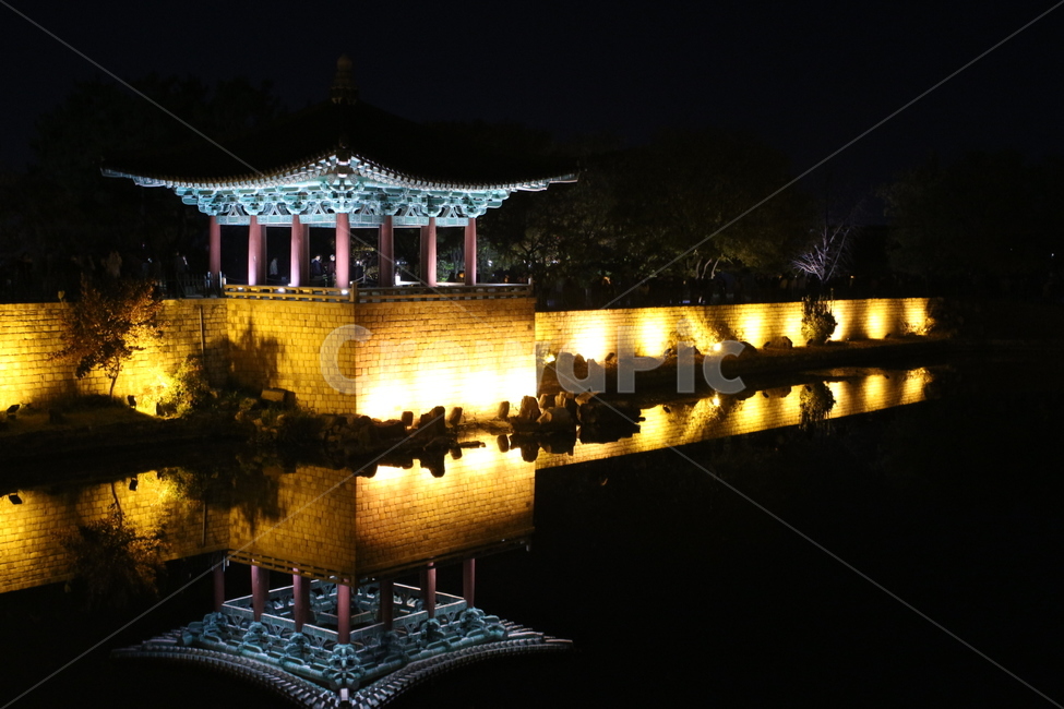 동궁과월지,경주,야경,한국,물그림자,물반사,반사,빛,조명,야경,밤,풍경,nightscape,night,landscape,한국전통,한국문화,korean traditional,korean culture,랜드마크,landmark,tourist attraction,한국랜드마크,한국관광지,한국명소,korea landmark,korea tourist attraction,건축물,건물외관,exterior,building,structure,architecture,construction
