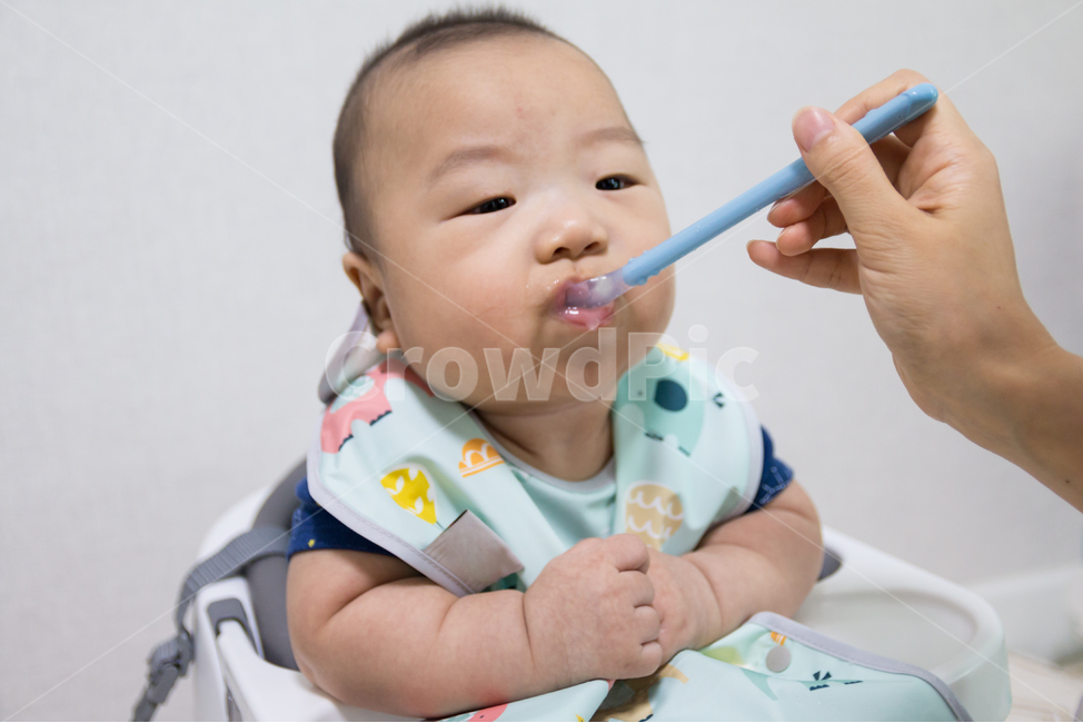 아기,아이,이유식,어린이,맘마,밥,식사,육아,남자아이,남자,영양,아기이유식,귀여운,사랑스런,얼굴,숟가락,아동,양육,6개월아기,통통한,천사같은,성장,꼬마,영유아,유아,사람,인물,사람,인물,인간,human,person,영유아,아기,애기,아이,infants,baby