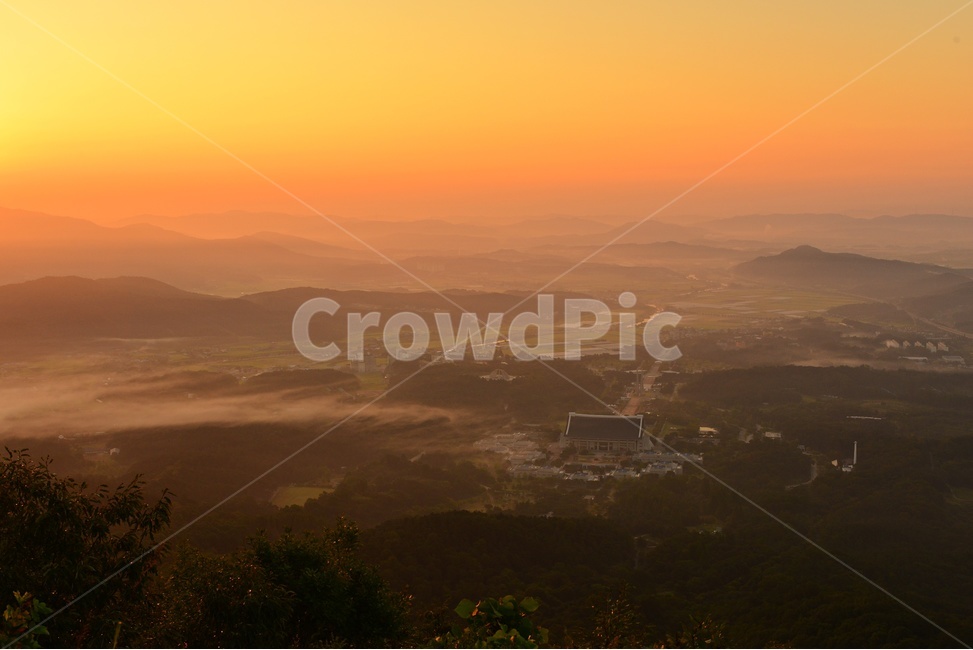 플레어,light,빛,nature,자연,landscape,경치,outdoors,옥외,scenery,풍경,dawn,새벽,redsky,붉은하늘,sky,하늘,weather,날씨,flare,충남,천안,흑성산,독립기념관,흑성산운해,독립기념관아침,일출,여명,아침,운해