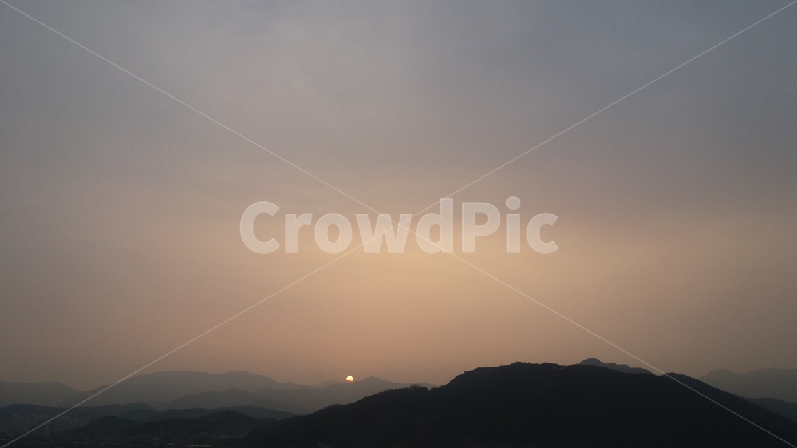 산,자연풍경,일출,산능선,흐린날일출