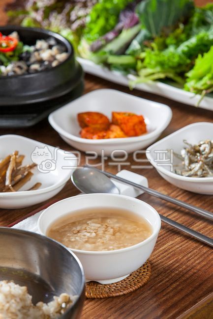 snail,Korean table,traditional cuisine,table setting,dining table,Korean menu,barley rice,Natural snail,Hanjeongsik,wellbeing,Wellbeing food,Korean food,ingredients,Barley Ssambap,Barley rice set meal,Nurungji,Korean cuisine,restaurant,Nurungji rice,vitil