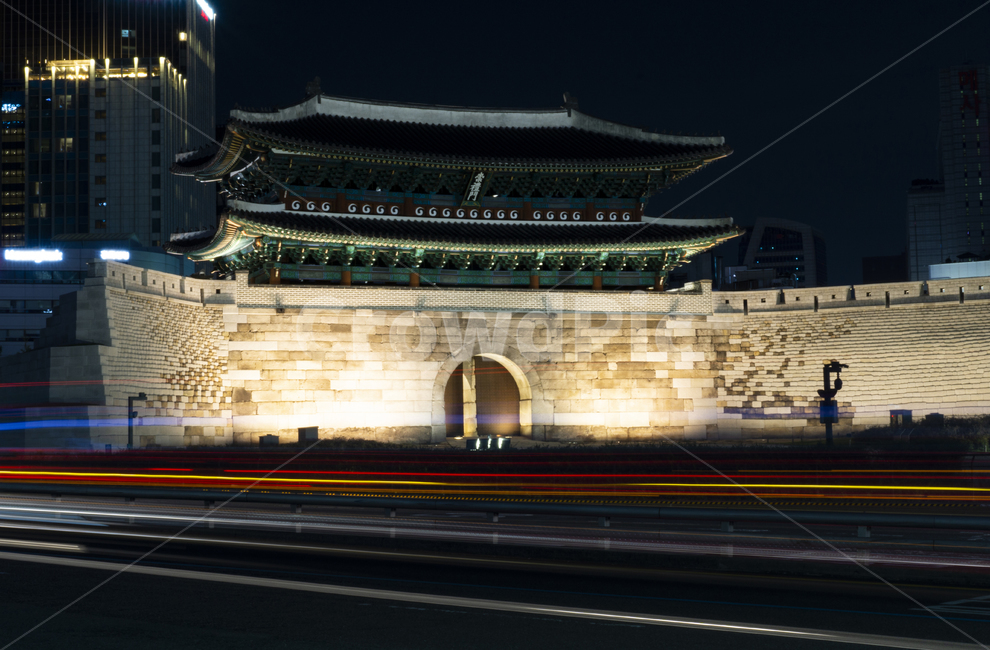 pagoda,탑,temple,신전,worship,예배,architecture,건축물,building,shrine,신사,lighting,서울야경,야경,경치,풍경,nightscape,nightview,landscape,빛,light,서울,조명,가로등,밤,afternoon,한국,아시아,asia,korea,도로,궤적,건물,전통,숭례문,문,gate,sungnyemun,sungnyemungate,야경,밤,풍경,nightscape,night,landscape,한국전통,한국문화,korean traditional,korean culture,랜드마크,landmark,tourist attraction,한국랜드마크,한국관광지,한국명소,korea landmark,korea tourist attraction