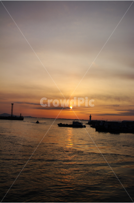 등대,노을,석양,일몰,sunset,바다,하늘,서해,한국,구름,풍경,풍광,자연,nature,landscape,배,자연,풍경,nature,landscape,outdoors,옥외,sky,dusk,황혼,dawn,새벽,red sky,붉은 하늘