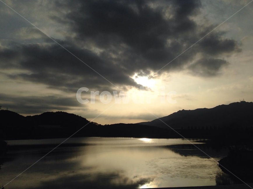 호수,해질녘,휴식,고요,구름,산