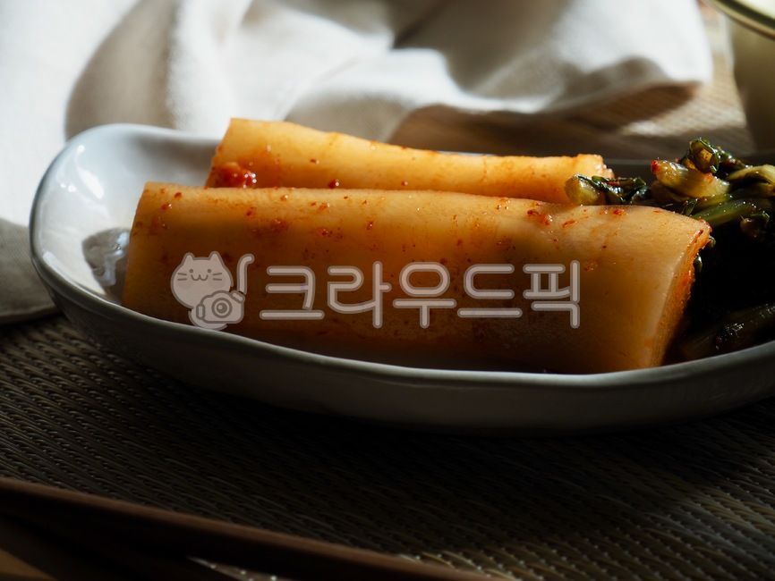 한식,무,김치,무김치,알타리김치,반찬,한국음식,아시아음식,전통음식,한국전통음식,배경,매운음식,발효음식,웰빙,웰빙음식,음식문화,한국음식문화,빨간색,식물,음식,김장,radish,kimchi,radishkimchi,altarikimchi,sidedish,koreanfood,asianfood,traditionalfood,koreantraditionalfood,background,spicyfood,fermentedfood,wellbeing,wellbeingfood,foodculture,koreanfoodculture,red,plant,food,kimjang