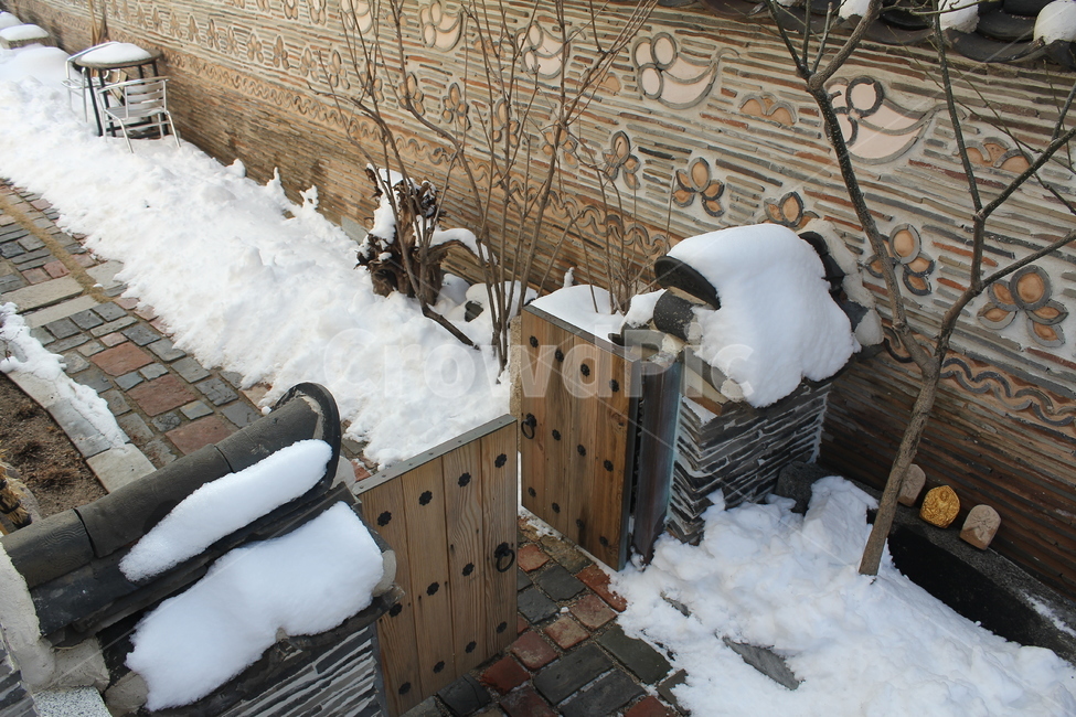 북촌,한옥,마을,골목길,지붕,옛느낌,눈,겨울,겨울,계절,winter,season,한국전통,한국문화,korean traditional,korean culture