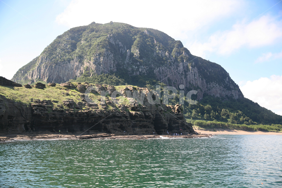 제주,산방산,바다,구름,용머리해안,맑은,풍경,자연,풍경,nature,landscape,한국자연풍경,한국자연경관,korea nature landscape,제주도,jeju,jeju island,promontory,곶,outdoors,옥외,land,땅,sea,ocean,대양,water,물,shoreline,해안선