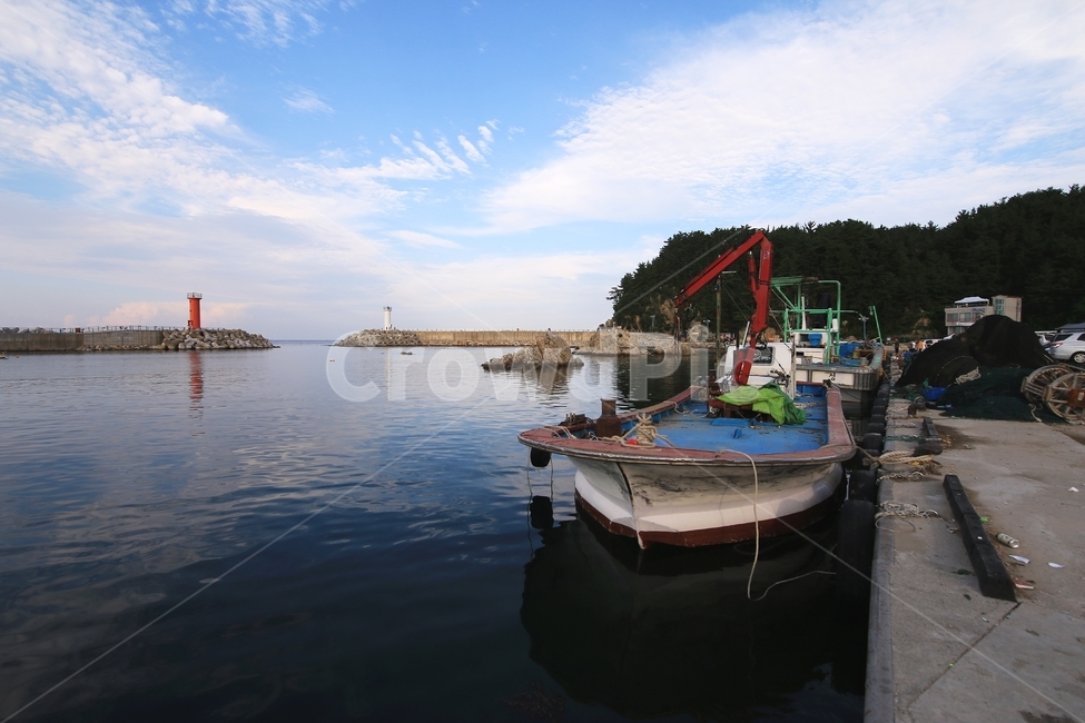 바다,배,등대,스킨스쿠버,풍경,동해,thesea,scubadiving,landscapes,eastsea,pears,lighthouse,water,물,vehicle,차량,transportation,교통,watercraft,선박,vessel,용기,waterfront,워터프론트,port,포트,dock,독,pier,교각,산업,industry,industrial,어업,fishery,fishing industry