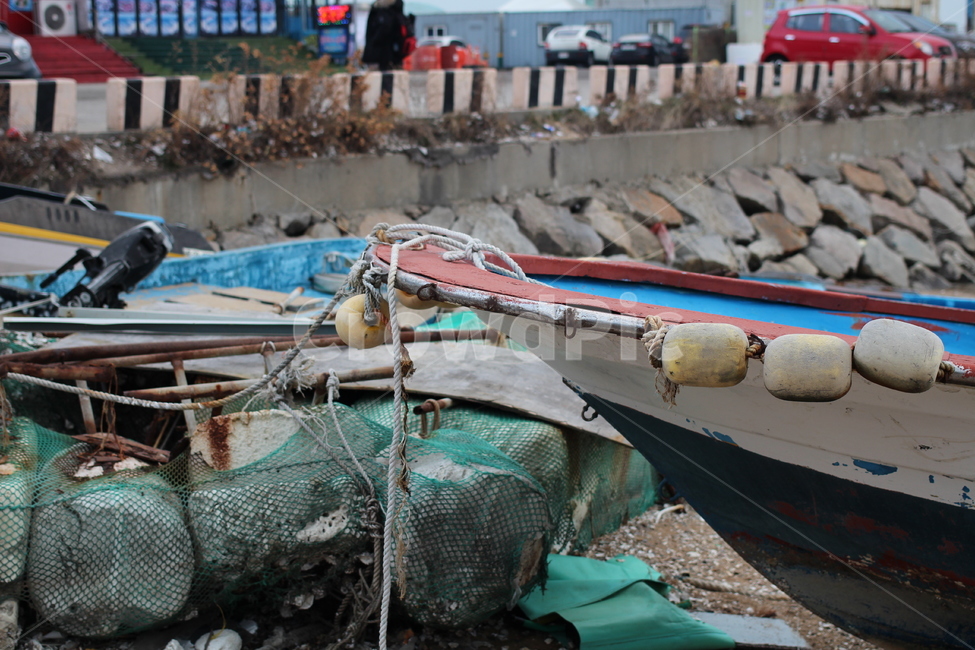 old boat,rustbucket,aged,waterfront,rustpot