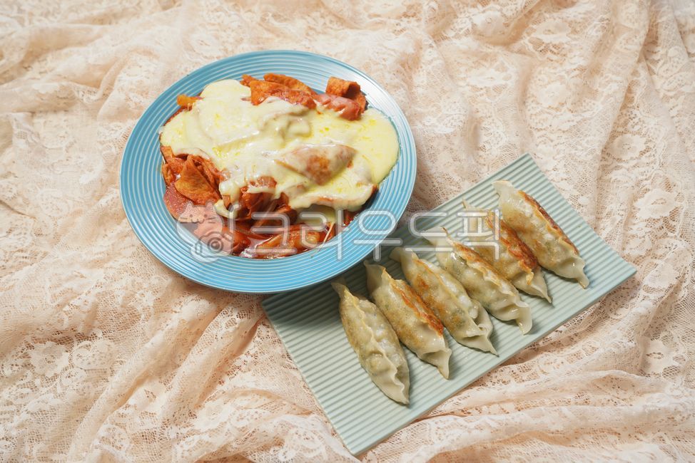 떡볶이,치즈,접시,군만두,만두,분식,식사,먹거리,음식,요리,food