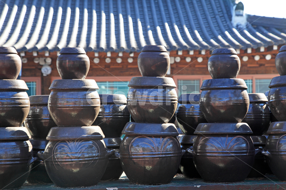 장독,장독대,항아리,기와집,시골,전원,기와,집,된장,고추장,소스,식재료,음식,발효,저장,민속,전통,한국,한국전통,야외,실외,마당