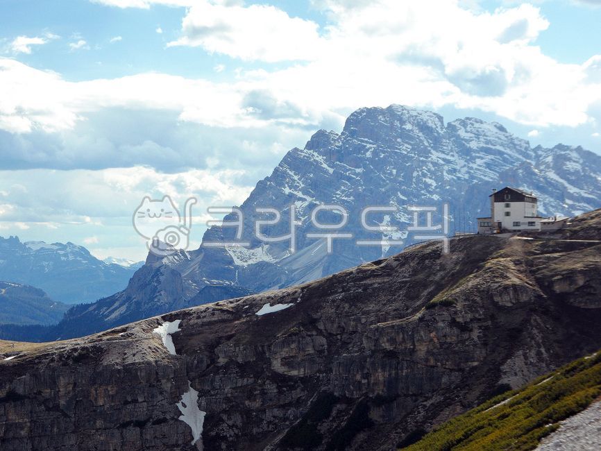 mountainrange,mountain villa,worldnaturallandscape,aronjolodge,Overseas,cabin,Aaron Jo Lodge,foreign country,Foreign natural scenery,overseas,foreign,Overseas natural scenery,mountain,world,Dolomites,Trechme,plants,sight,foreignnature,europe,italy,sky,nat