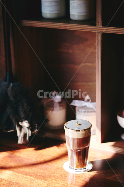 coffeecup,커피컵,cup,컵,beverage,마실것,아인슈페너,비엔나커피,아이스커피,크림커피,감성사진,골든아인슈페너,금가루,금가루커피,커피,coffee,커피,카페,coffee,cafe