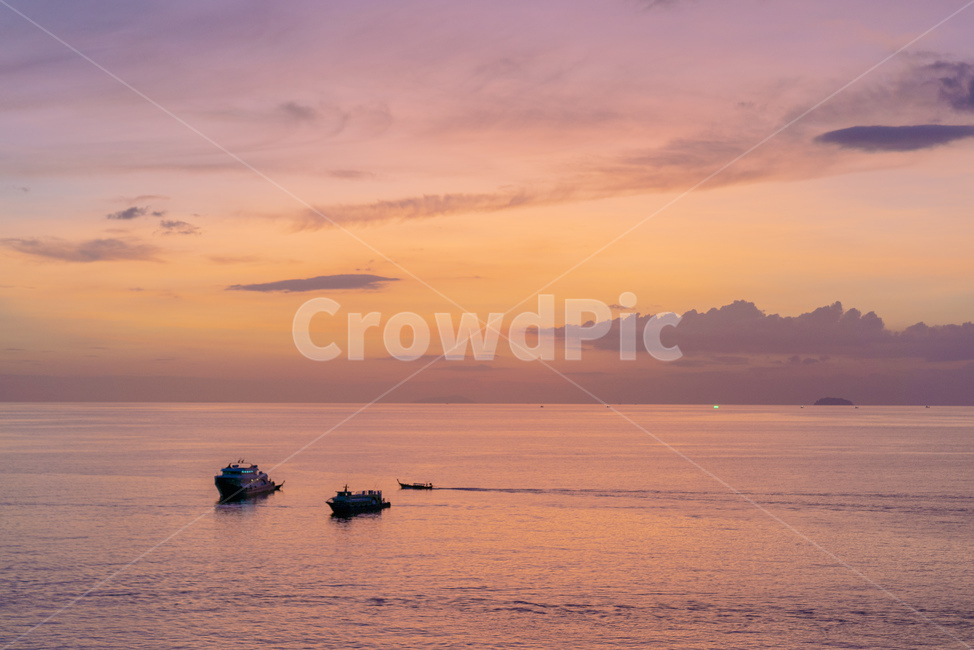 노을,sunset,핑크,pink,하늘,sky,clouds,구름,해질녘,그라데이션,바다,배,ship,boat,sea,자연,풍경,nature,landscape,vehicle,차량,transportation,교통,보트,outdoors,옥외