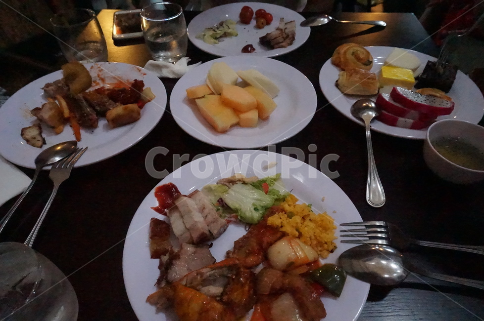 부페,음식,접시,요리,식사,dish,meal,식품,food,여러사람식사,여러접시,푸짐한음식,푸짐,식사테이블,다양한음식,다양성