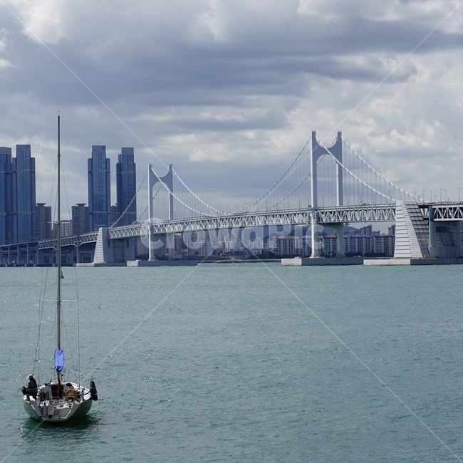 바다,하늘,구름,배,요트,광안대교,부산,건물,sea,sky,cloud,ship,yacht,gwanganbridge,busan,도시,풍경,city,landscape,한국도시풍경,한국도시경관,korea cityscape,watercraft,선박,transportation,교통,vessel,용기,vehicle,차량