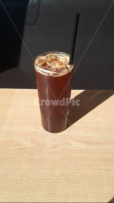 아이스아메리카노,창밖,까페,커피,냉커피