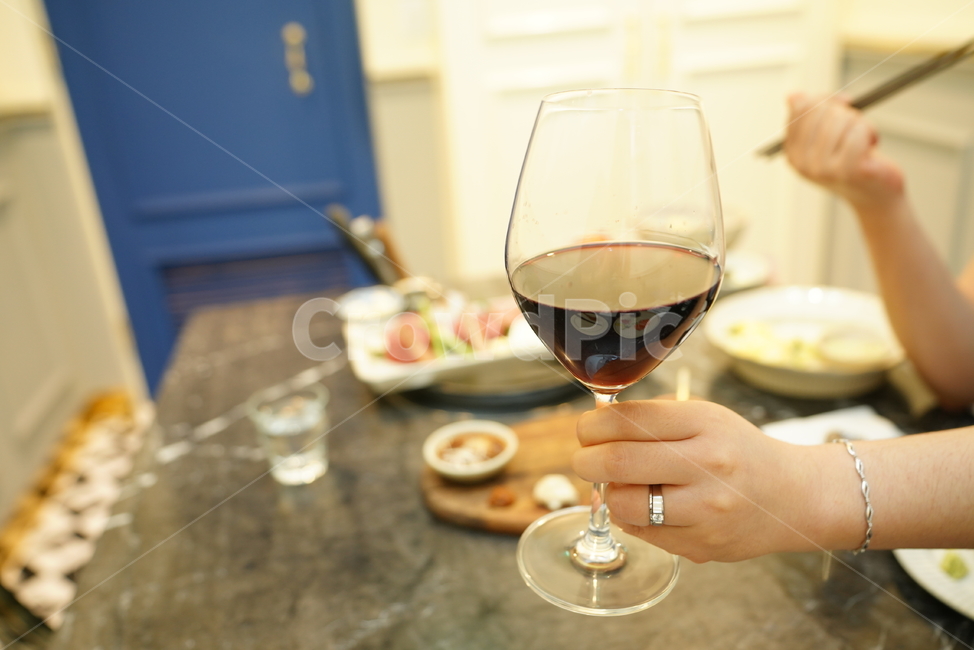 와인,잔,반지,링,ring,컵,glass,유리,포도주,마실것,팔찌,손