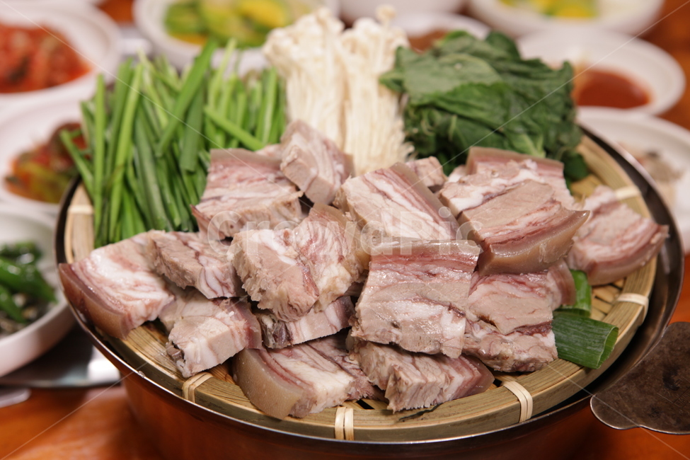 수육,돼지,돼지고기,부추,팽이버섯,건강,반찬,음식,식재료,요리,food,cook,meal,dishes,food reserves,육류,고기,meat