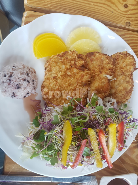 돈가스,밥,음식,셀러드,pork