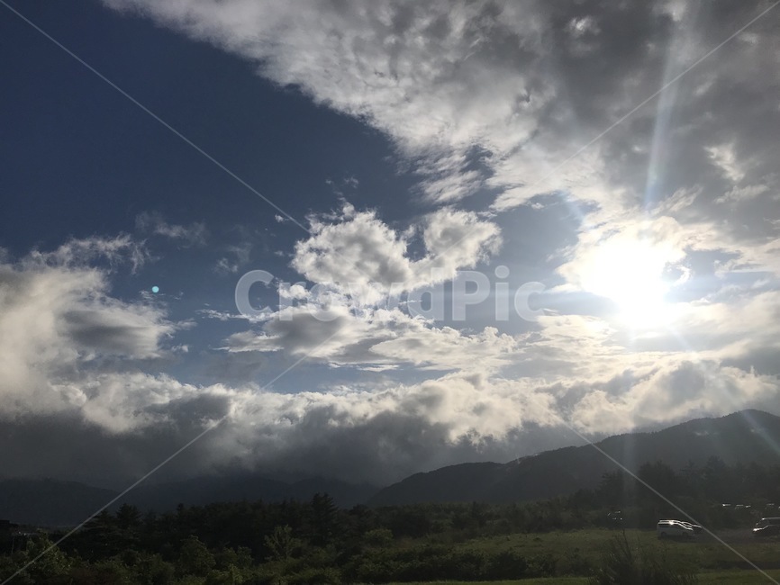 하늘,햇빛,구름,자연,산,정상,태양,일본,숲