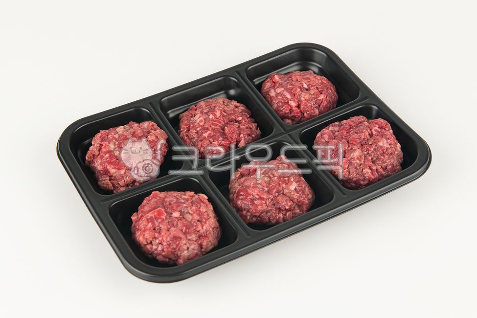meatball,white background,beef,packaging,Subdivision,food,minced meat,packaged meat,patty,ground meat,background,meat,Beef patty,whole pepper