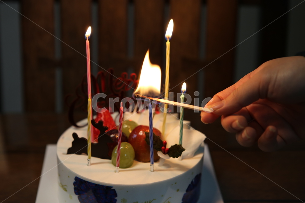 dessert,케이크,cake,food,디저트,음식,사람,인간,촛불,양초,케익,person,party,생일,파티,생일파티,기념일,축하,anniversary,congratulation,celebrate,celebration